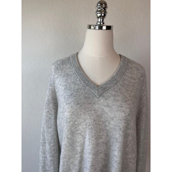 One Grey Day Sloane Gray V Neck 100% Cashmere Sweater size Small - Picture 4 of 10